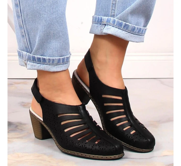 Dámské pohodlné kožené sandály na podpatku model 22021681 - Rieker