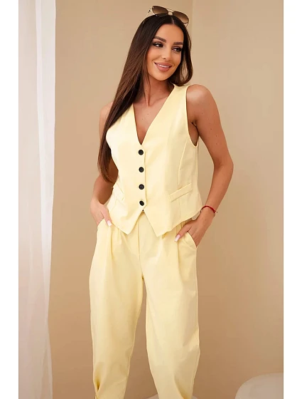 Dámský elegantní komplet s vestou na knoflíky a kalhotami žlutý