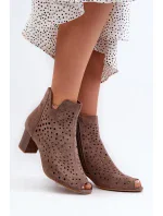Dámské prolamované eko semišové boty na vysokém podpatku s otevřenou špičkou Hnědá Halania Dámské prolamované eko semišové boty na vysokém podpatku s otevřenou špičkou Hnědá Halania