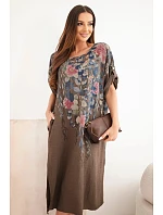 Dámské viskózové šaty Plus Size s krátkým rukávem a rozparky po stranách hnědá