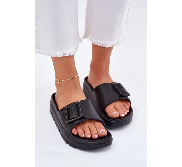 Dámské Pěnové Pantofle Na Platformě S Přezkou Černé model 21701787 - Boto Dámské Pěnové Pantofle Na Platformě S Přezkou Černé model 21701787 - Boto