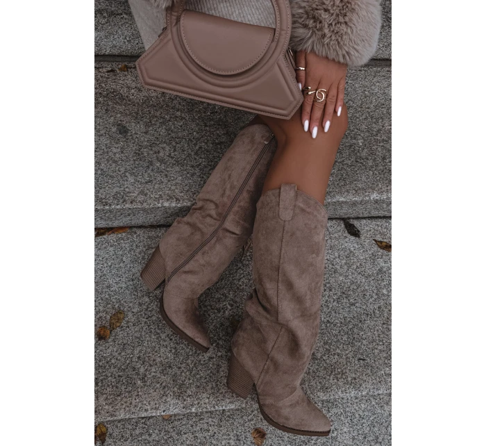 kozačky na podpatku z eko semiše béžové  Damskie model 21715105 - Boto