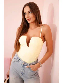 Dámská halenka s body bez model 21000855 volánky a výstřihem do V žlutý - K-Fashion
