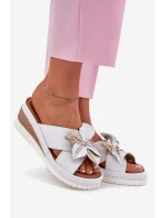 Kožené Dámské Klapky Na Klínu S Ozdobným Květem Artiker 52C0537 Bílé