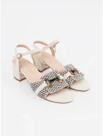 Luxusní sandály bílé dámské na širokém podpatku Luxusní sandály bílé dámské na širokém podpatku