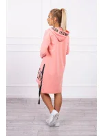 model 18746993 šaty s kapucí a potiskem - K-Fashion model 18746993 šaty s kapucí a potiskem - K-Fashion