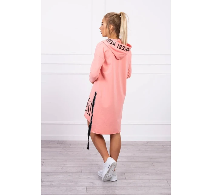 model 18746993 šaty s kapucí a potiskem - K-Fashion model 18746993 šaty s kapucí a potiskem - K-Fashion