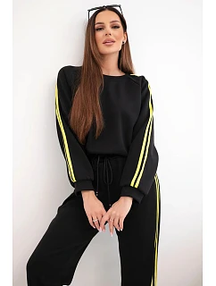 Dámský teplákový komplet Masełko s lampasy a volnou mikinou černý