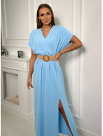 Dlouhé šaty s ozdobným páskem modré barvy