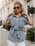 Koszula damska jeansowa z paskiem i krótkim rękawem model 22223058 - FashionStreet Koszula damska jeansowa z paskiem i krótkim rękawem model 22223058 - FashionStreet