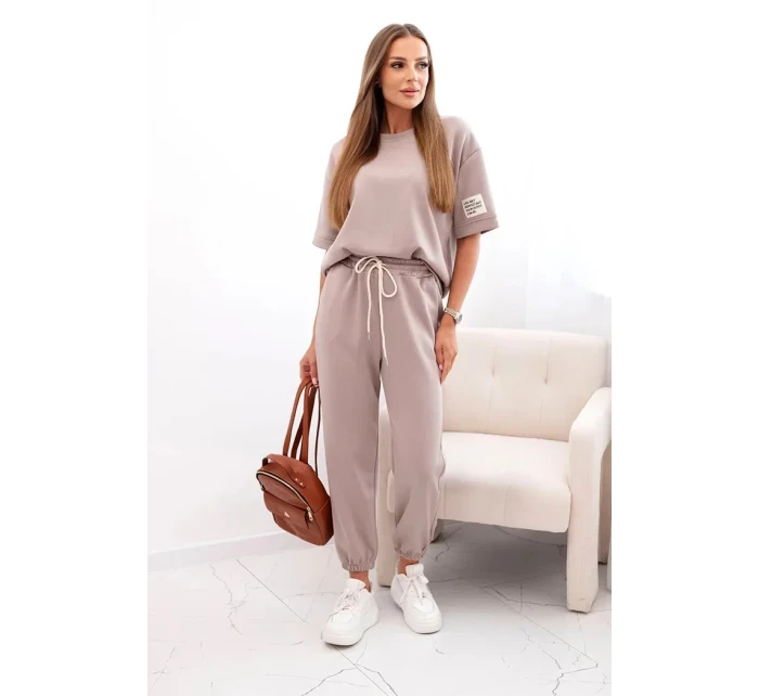 Dámský viskózový komplet s krátkým rukávem a nohavicemi tmavě béžová Dámský viskózový komplet s krátkým rukávem a nohavicemi tmavě béžová