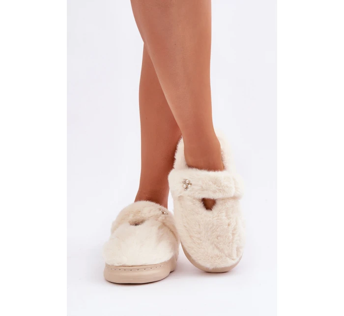 Hřejivé pantofle s malou broží světle béžové Primaria Hřejivé pantofle s malou broží světle béžové Primaria