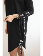 Dámská asymetrická šaty s ozdobnými model 21413453 a rukávem 3/4 modrá - K-Fashion