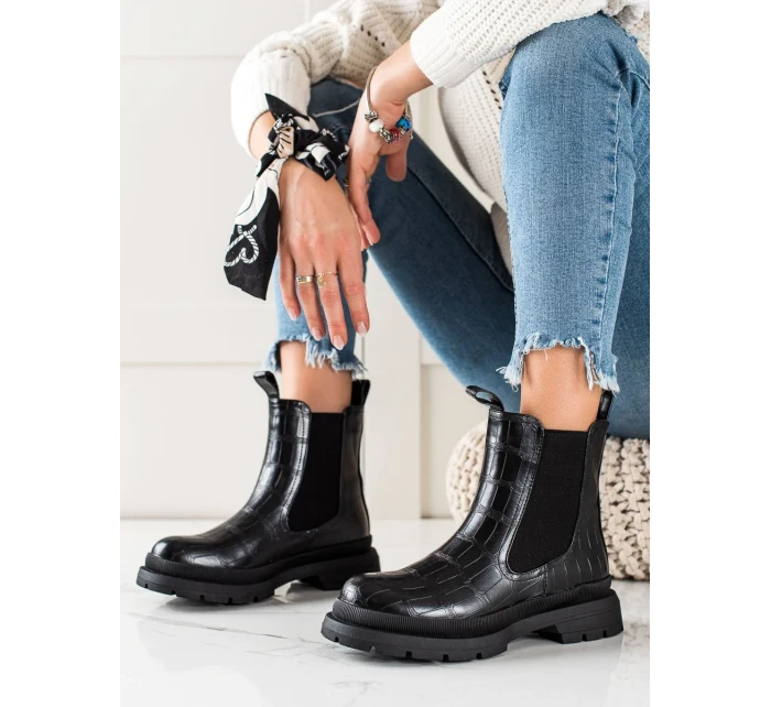 Výborné černé  kotníčkové boty dámské na plochém podpatku