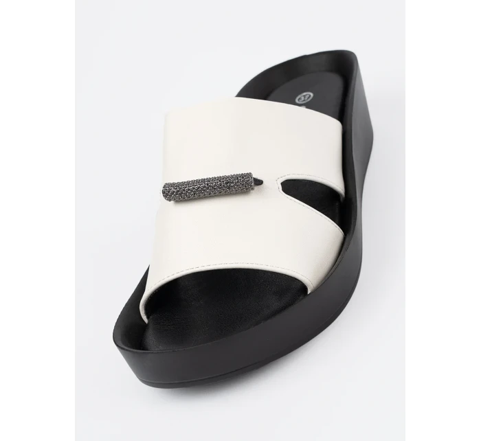 Módní Biało-czarny dámské  nazouváky na klínku