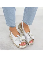 Filippo 7045 dámské kožené sandály s květinovým podpatkem bílé barvy