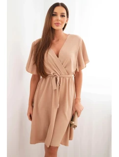 Šaty s překládaným výstřihem světlá camel