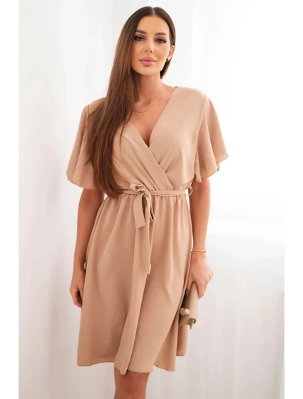 Šaty s překládaným výstřihem světlá camel