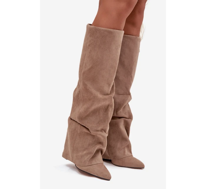Dámské zateplené kozačky s vyhrnutou špičkou na sloupkovém podpatku Elivira – béžové