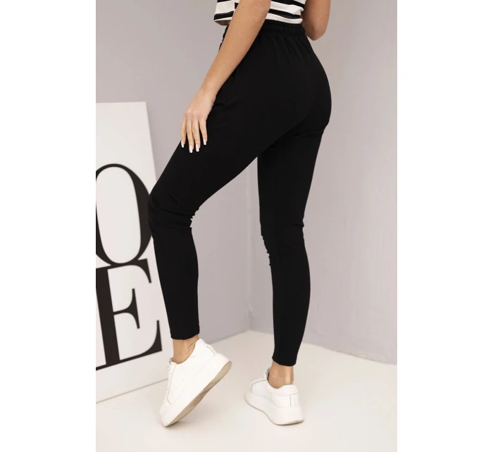 Dámské tepláky s elastickým pasem a šňůrkou černé