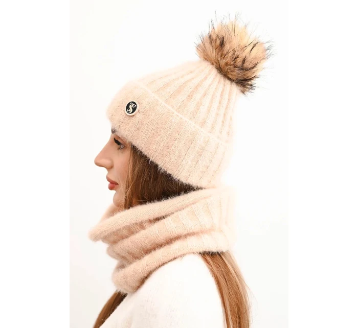 Dámská zimní souprava s bambulí a nákrčníkem béžová