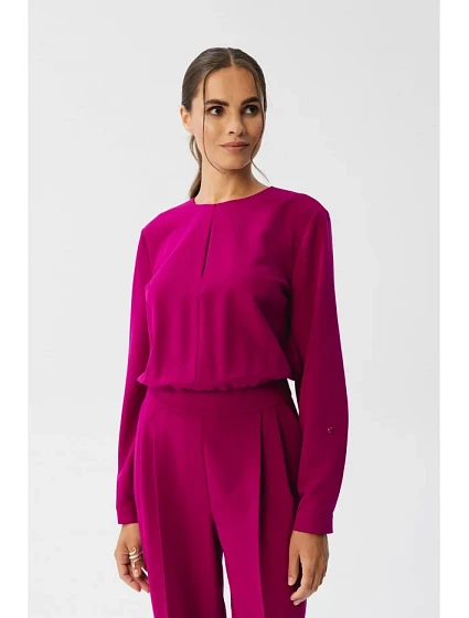 Kombinéza s výstřihem švestka model 18882649 - STYLOVE Kombinéza s výstřihem švestka model 18882649 - STYLOVE
