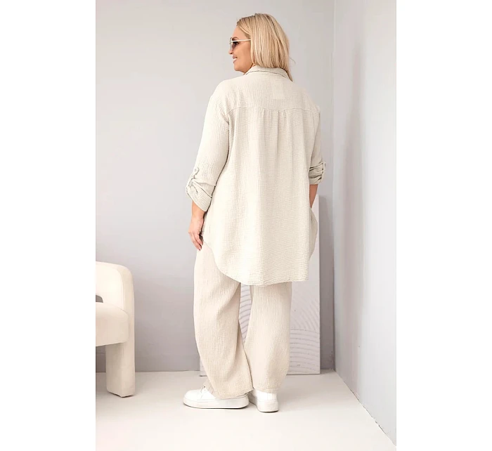 Dámský komplet Plus Size s košilí na knoflíky a s kalhotami s širokou nohavicí béžový model 22069911 - K-Fashion Dámský komplet Plus Size s košilí na knoflíky a s kalhotami s širokou nohavicí béžový model 22069911 - K-Fashion