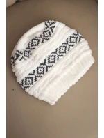 Dámská zimní čepice s vzorem a vlnou K425 bílá Dámská zimní čepice s vzorem a vlnou K425 bílá