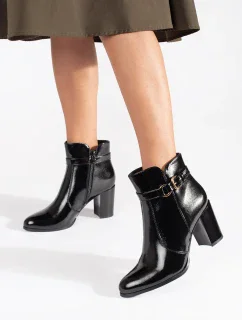 Zajímavé dámské černé kotníčkové boty Obcas