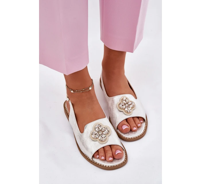Dámské Sandály Na Ploché Podpatky S Dekorativním  Stříbrné model 21696681 - S.Barski