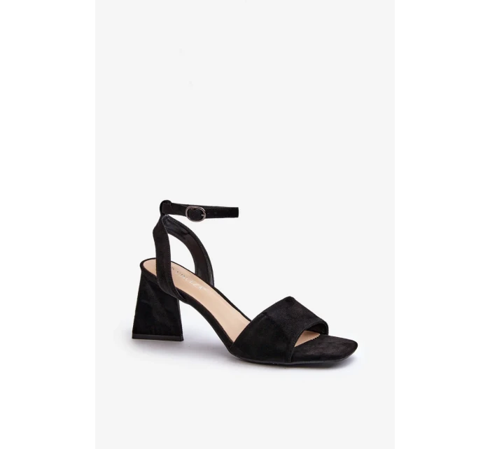 Dámské sandály na vysokém podpatku vyrobené z Eco Suede Black Upttima Dámské sandály na vysokém podpatku vyrobené z Eco Suede Black Upttima