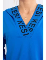 model 18745364 modré šaty s kapucí a potiskem - K-Fashion model 18745364 modré šaty s kapucí a potiskem - K-Fashion