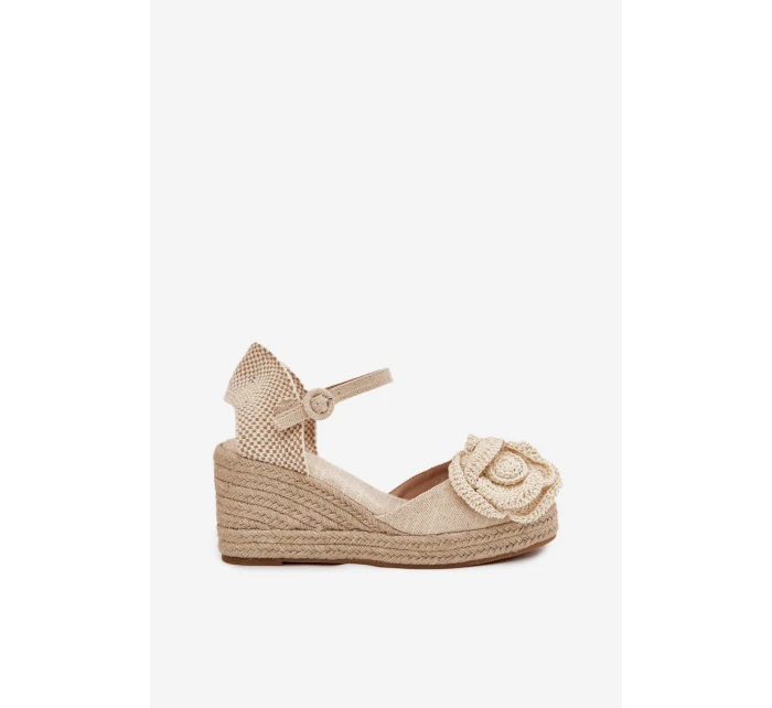 Dámské Sandály Na Klínu S Pletením A Háčkovanou Květinou Béžové Ismilea Dámské Sandály Na Klínu S Pletením A Háčkovanou Květinou Béžové Ismilea
