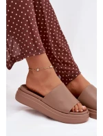 Dámské pantofle na platformě tmavě béžové model 21918985 - Boto Dámské pantofle na platformě tmavě béžové model 21918985 - Boto