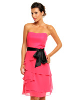 Společenské šaty model 15042414 značkové s mašlí a sukní s volány růžové Růžová - Mayaadi