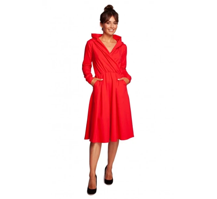 Rozšířené šaty s kapucí model 20882602 červené - BeWear