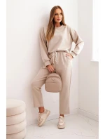 Dámský komplet z viskózy s ozdobným motivem a kalhotami béžový Dámský komplet z viskózy s ozdobným motivem a kalhotami béžový