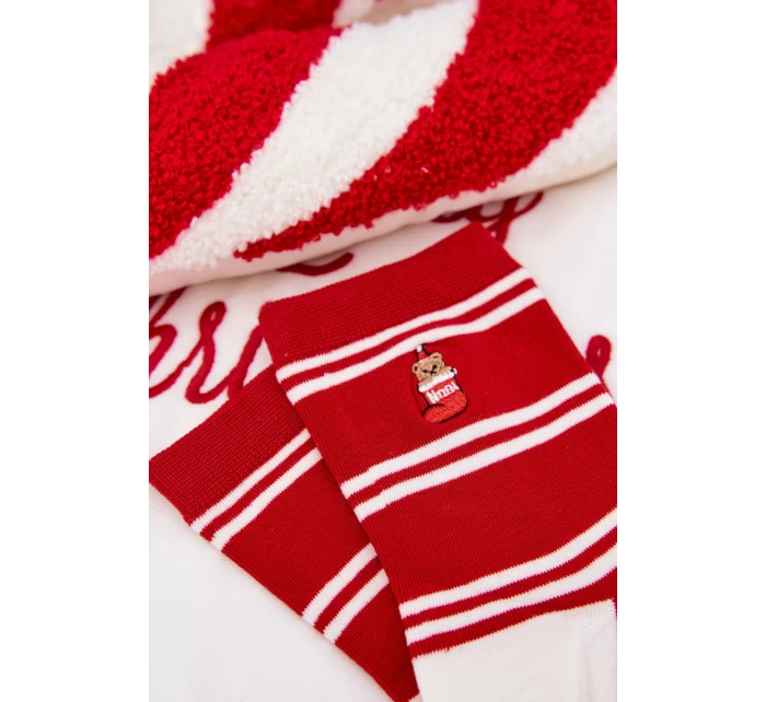 Dámské vánoční ponožky s pruhy a medvídkem – červené Dámské vánoční ponožky s pruhy a medvídkem – červené