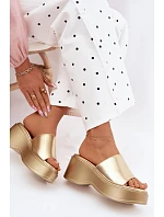 Dámské sandály na platformě zlaté Virelia Dámské sandály na platformě zlaté Virelia