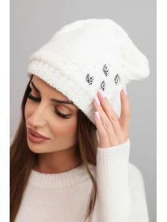 Dámská zimní čepice z vlny s ozdobnými aplikacemi K468 bílá