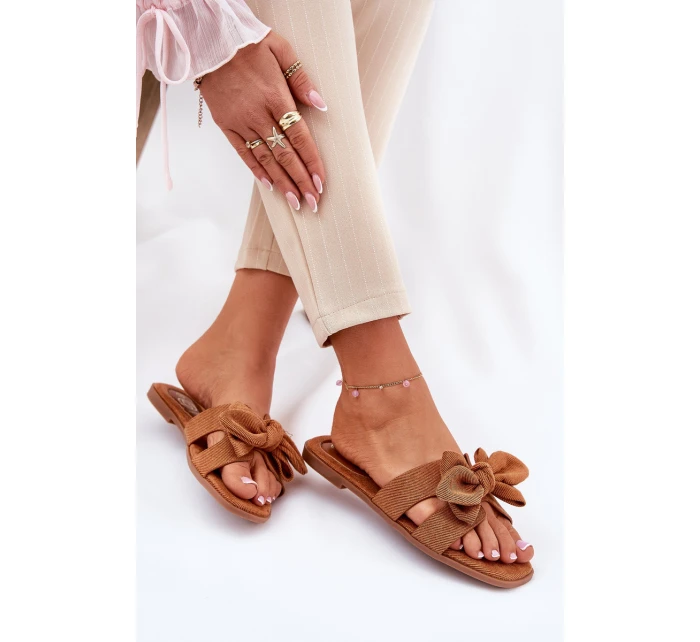 Ploché Dámské Pantofle S Mašlí Camel model 21688578 - Boto Ploché Dámské Pantofle S Mašlí Camel model 21688578 - Boto