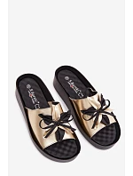 Kožené dámské pantofle s ozdobou model 22133798 Zlaté - S.Barski