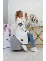 Volný svetr s nápisy model 20243113 - Kesi Volný svetr s nápisy model 20243113 - Kesi