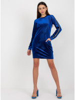 Kobaltově modré sametové koktejlové šaty s leskem