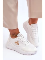 Lesklá sportovní obuv s zdobením Bíle model 21620621 - Boto Lesklá sportovní obuv s zdobením Bíle model 21620621 - Boto