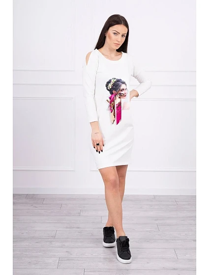 Šaty s model 18744102 a barevnou 3D mašlí ecru - K-Fashion