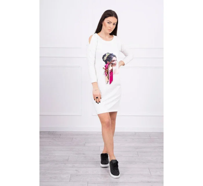 Šaty s model 18744102 a barevnou 3D mašlí ecru - K-Fashion Šaty s model 18744102 a barevnou 3D mašlí ecru - K-Fashion