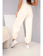 Dámské bavlněné kalhoty s vysokým pasem a ozdobným knoflíkem model 22205857 - K-Fashion Dámské bavlněné kalhoty s vysokým pasem a ozdobným knoflíkem model 22205857 - K-Fashion