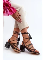 Šněrovací sandály na nízkém podpatku zdobené černými cvočky Chrisele Šněrovací sandály na nízkém podpatku zdobené černými cvočky Chrisele