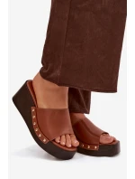 Dámské nazouváky na platformě se zlatými přezkami camel Arionne Dámské nazouváky na platformě se zlatými přezkami camel Arionne